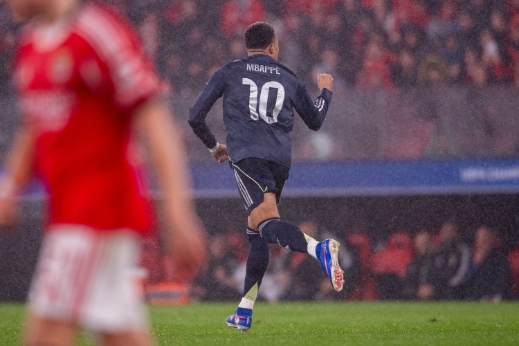 足球彩票-太阳报:姆巴佩在西班牙一家社区驾校考驾照,教练是马竞球迷