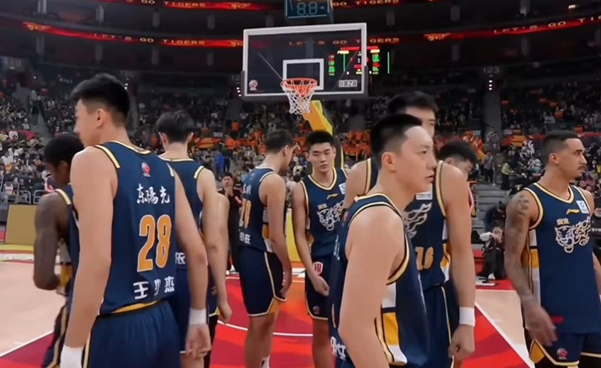 500彩票网官方彩票网-胡明轩末节11分，广东4连胜登顶，北京重返前四，CBA最新排名如下