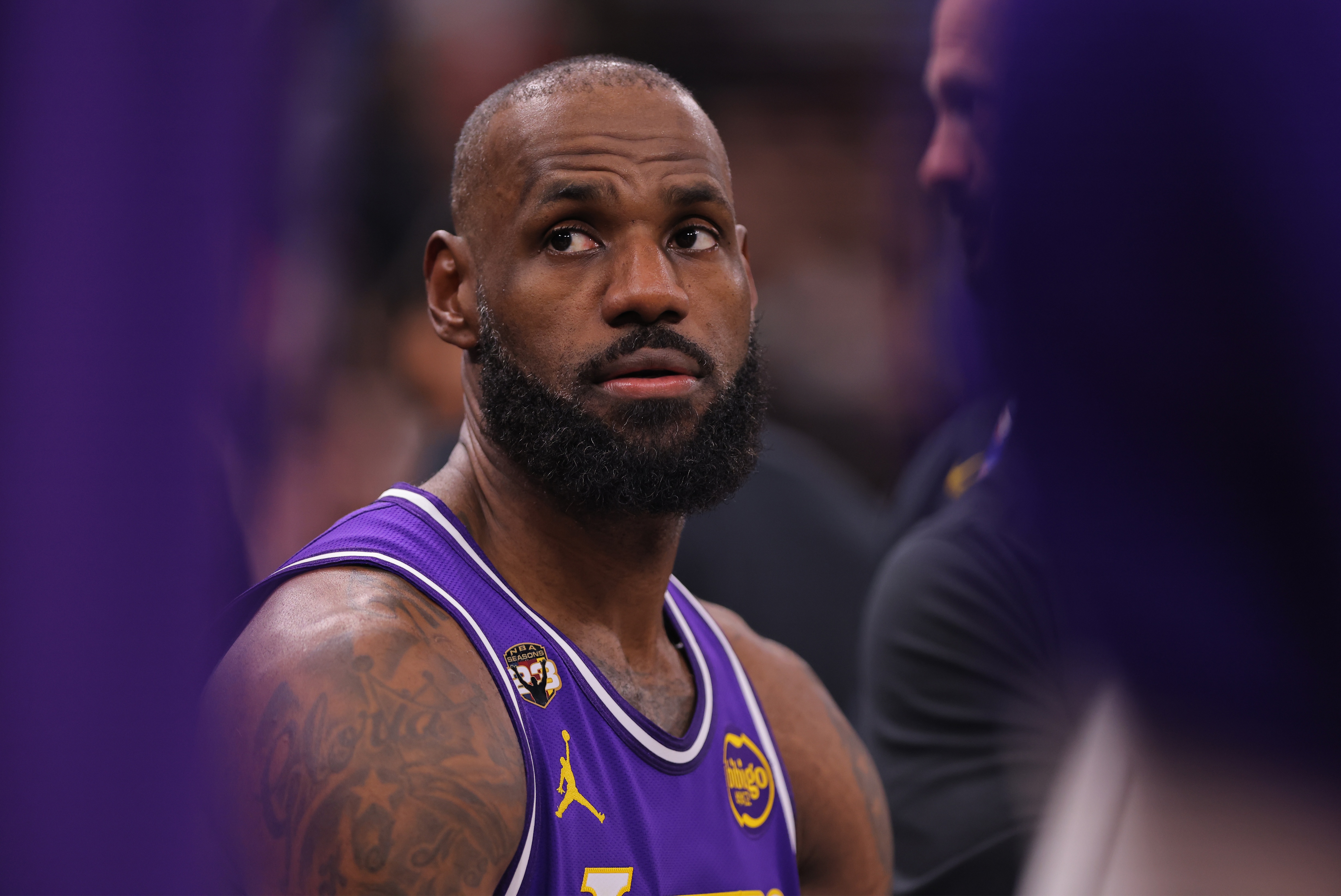 体彩-詹姆斯:背靠背客场身体很难适应不同的床和枕头 跨时区也有影响